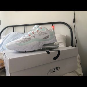 Air Max 270 React SE NWT